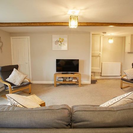 Host & Stay - Cosy Cottage Emley 외부 사진
