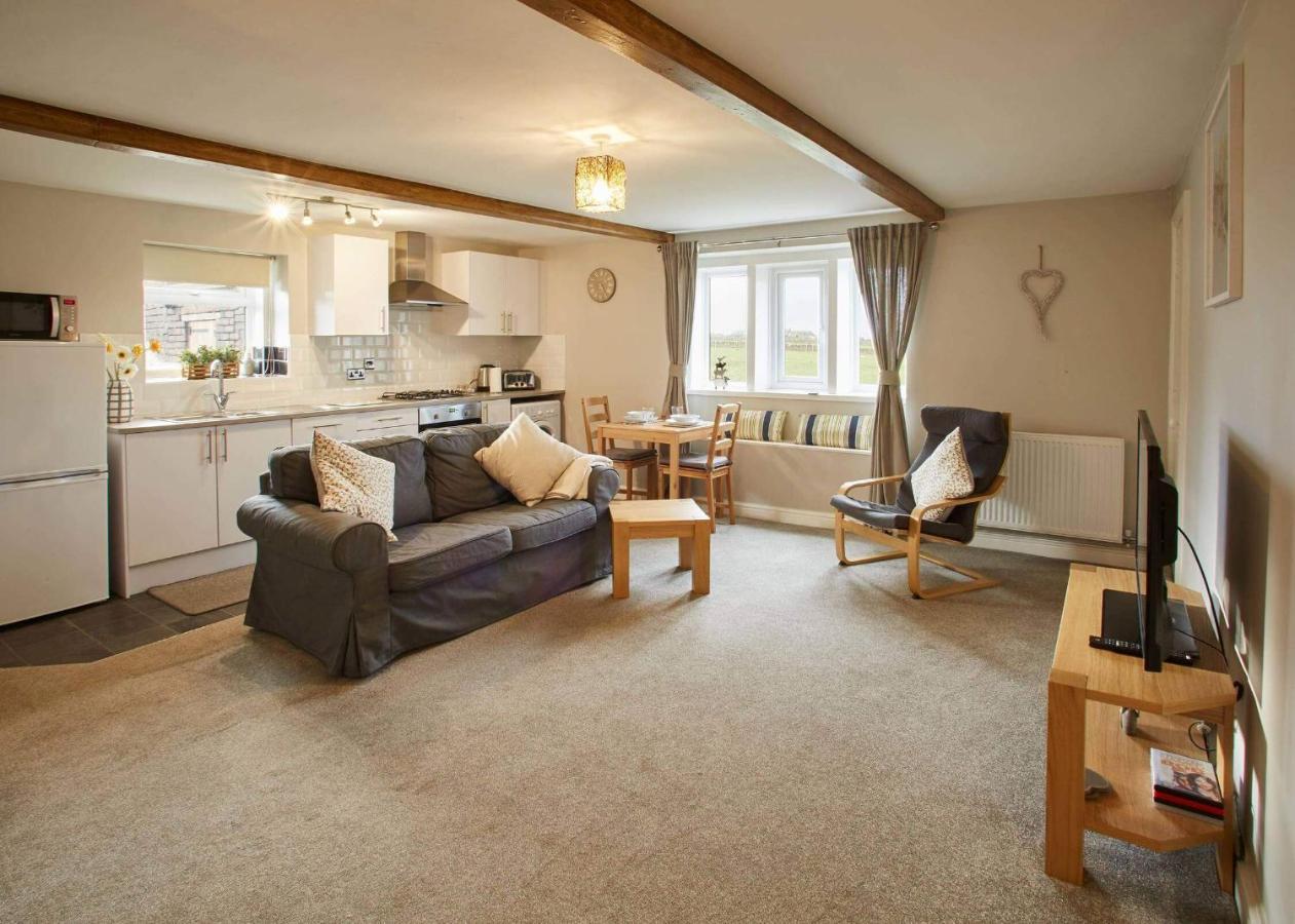 Host & Stay - Cosy Cottage Emley 외부 사진