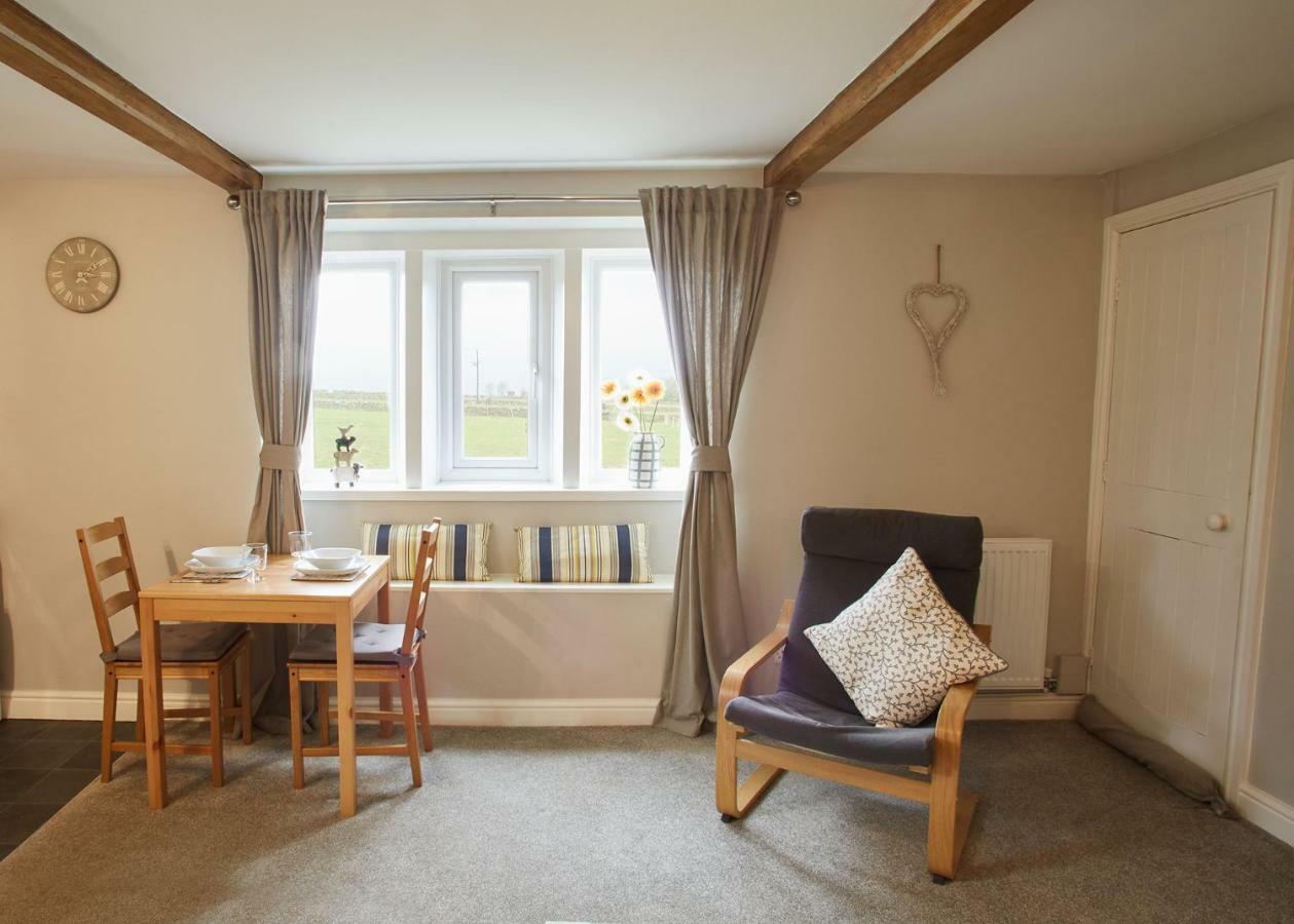 Host & Stay - Cosy Cottage Emley 외부 사진