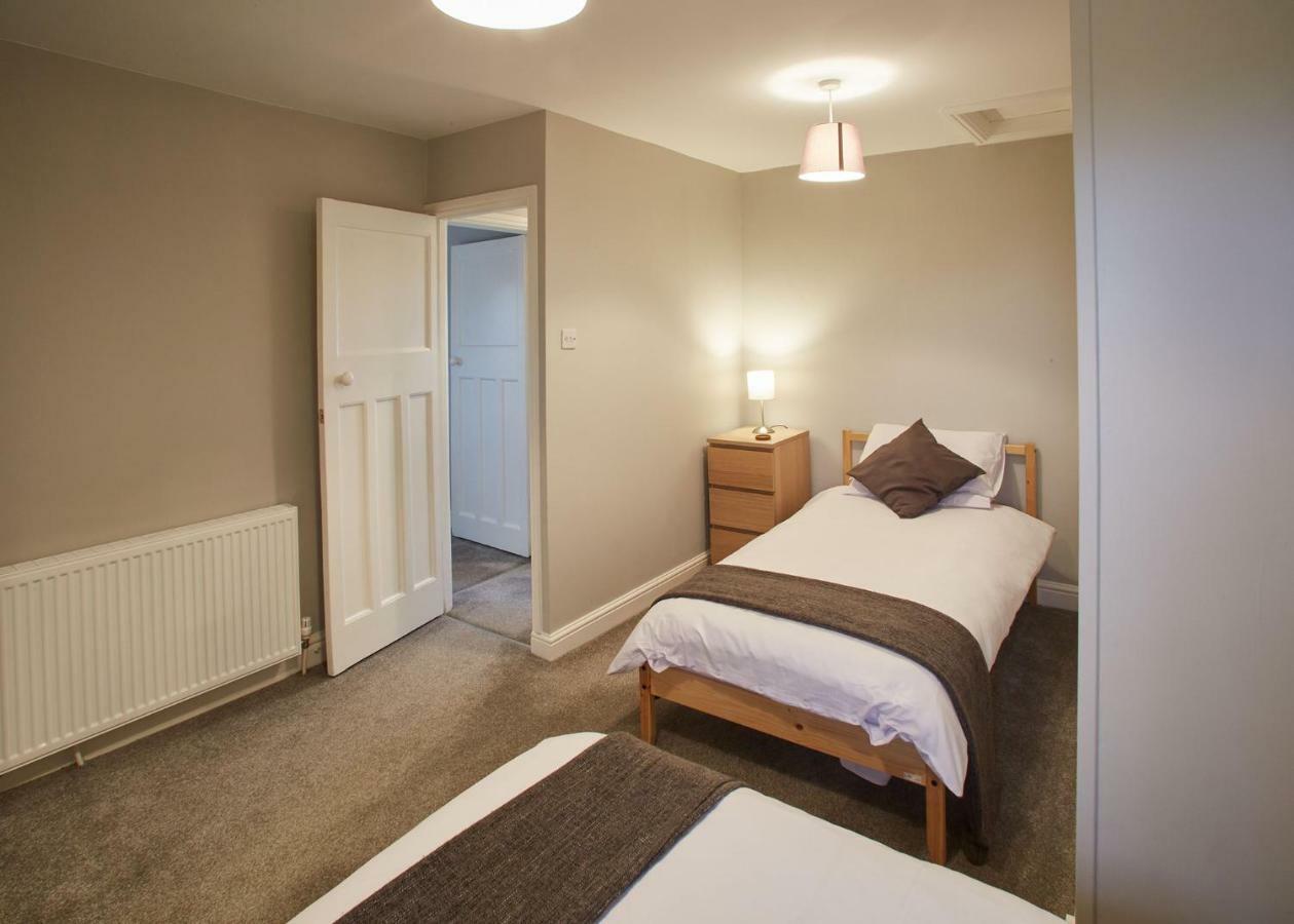 Host & Stay - Cosy Cottage Emley 외부 사진