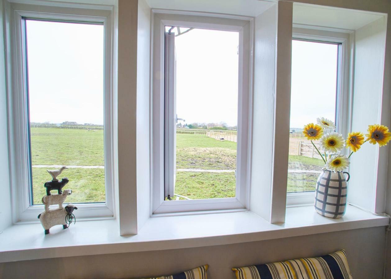 Host & Stay - Cosy Cottage Emley 외부 사진