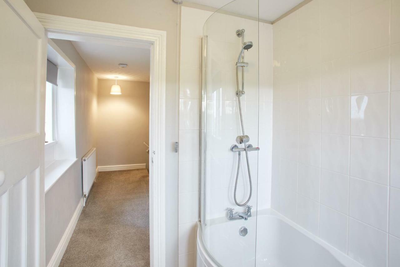 Host & Stay - Cosy Cottage Emley 외부 사진